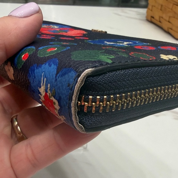 Tory Burch Navy Floral Zip-Around Wallet with Gold Logo - Picture 5 of 10
